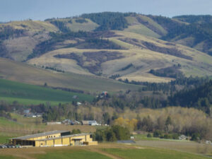 Echolands Winery in Washington with mountains in background Photo by Andréa Johnson Photography