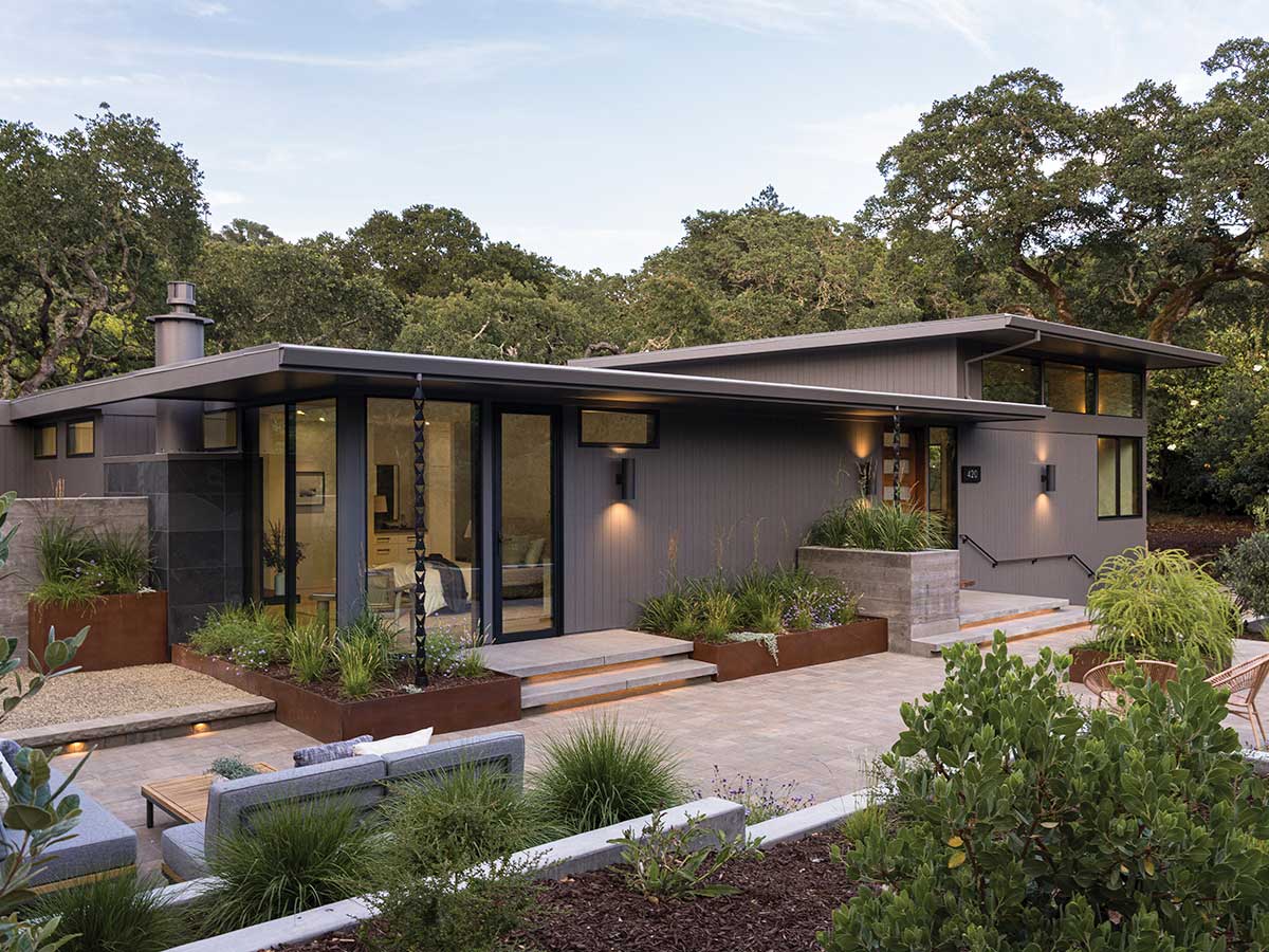 exterior of Mid-Century home by Amato Architecture and Hanes Construction